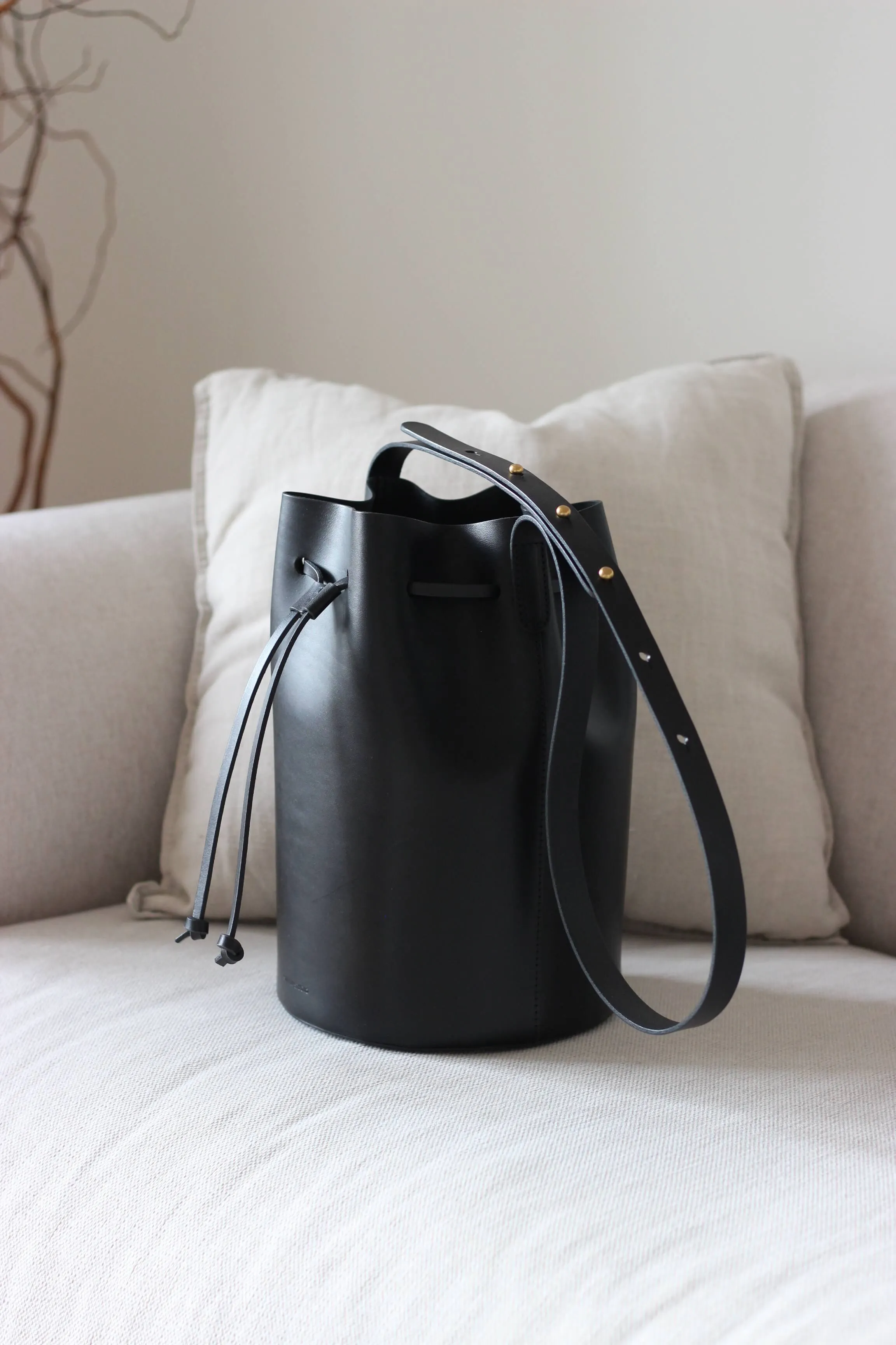 Leather bucket bag black