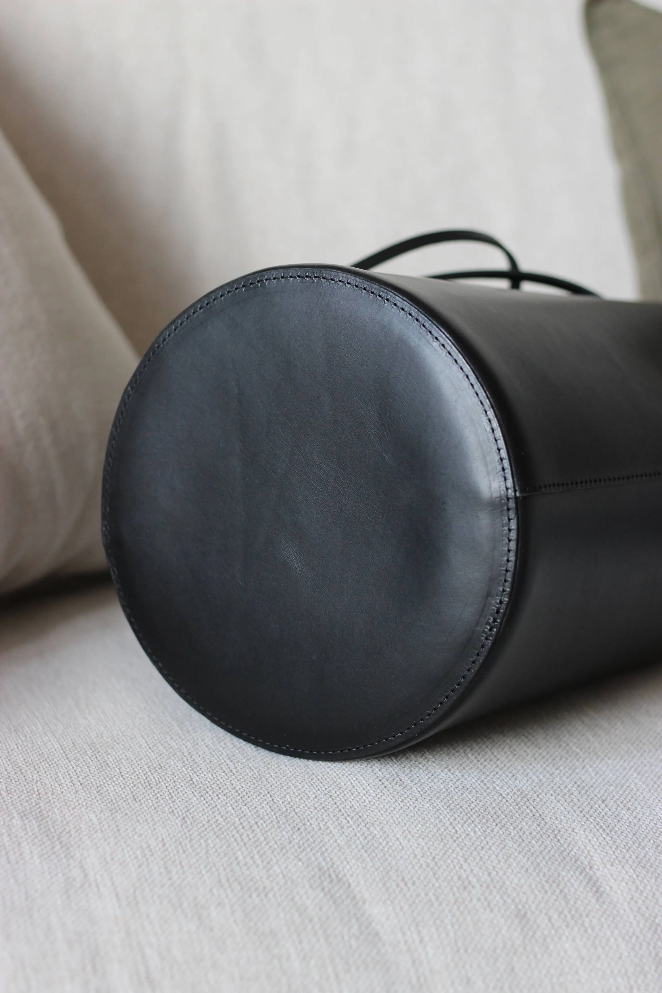 Leather bucket bag black
