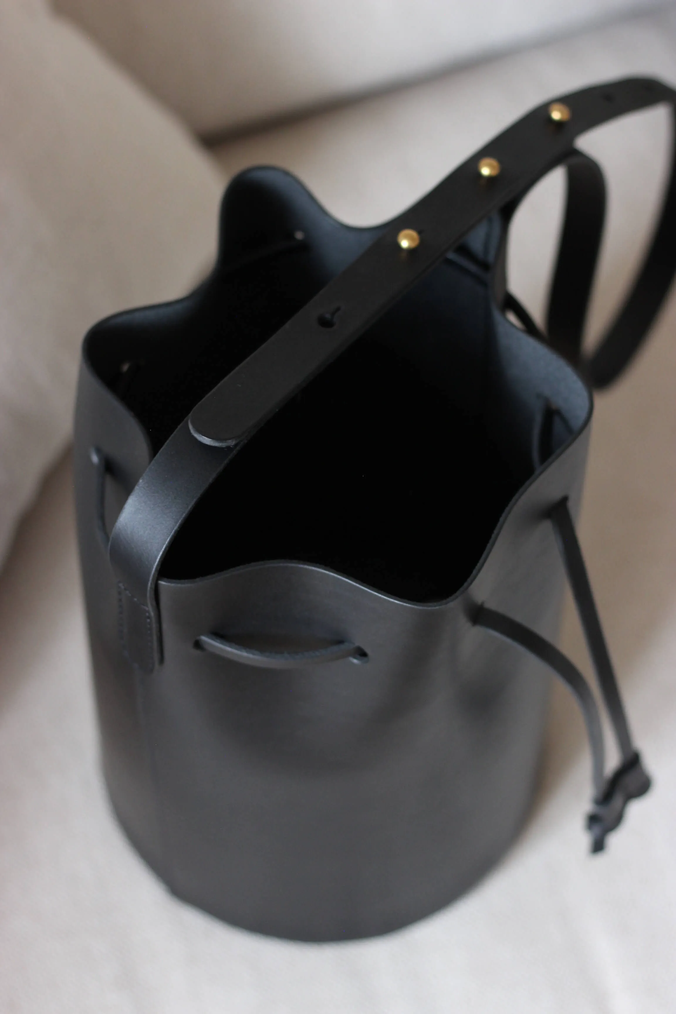 Leather bucket bag black