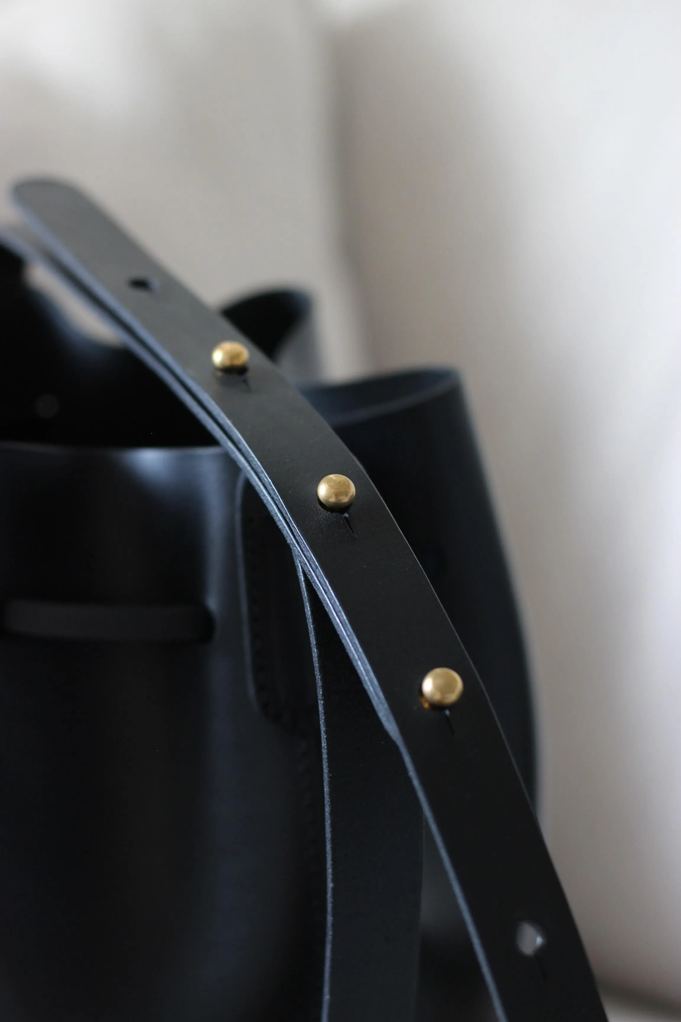 Leather bucket bag black
