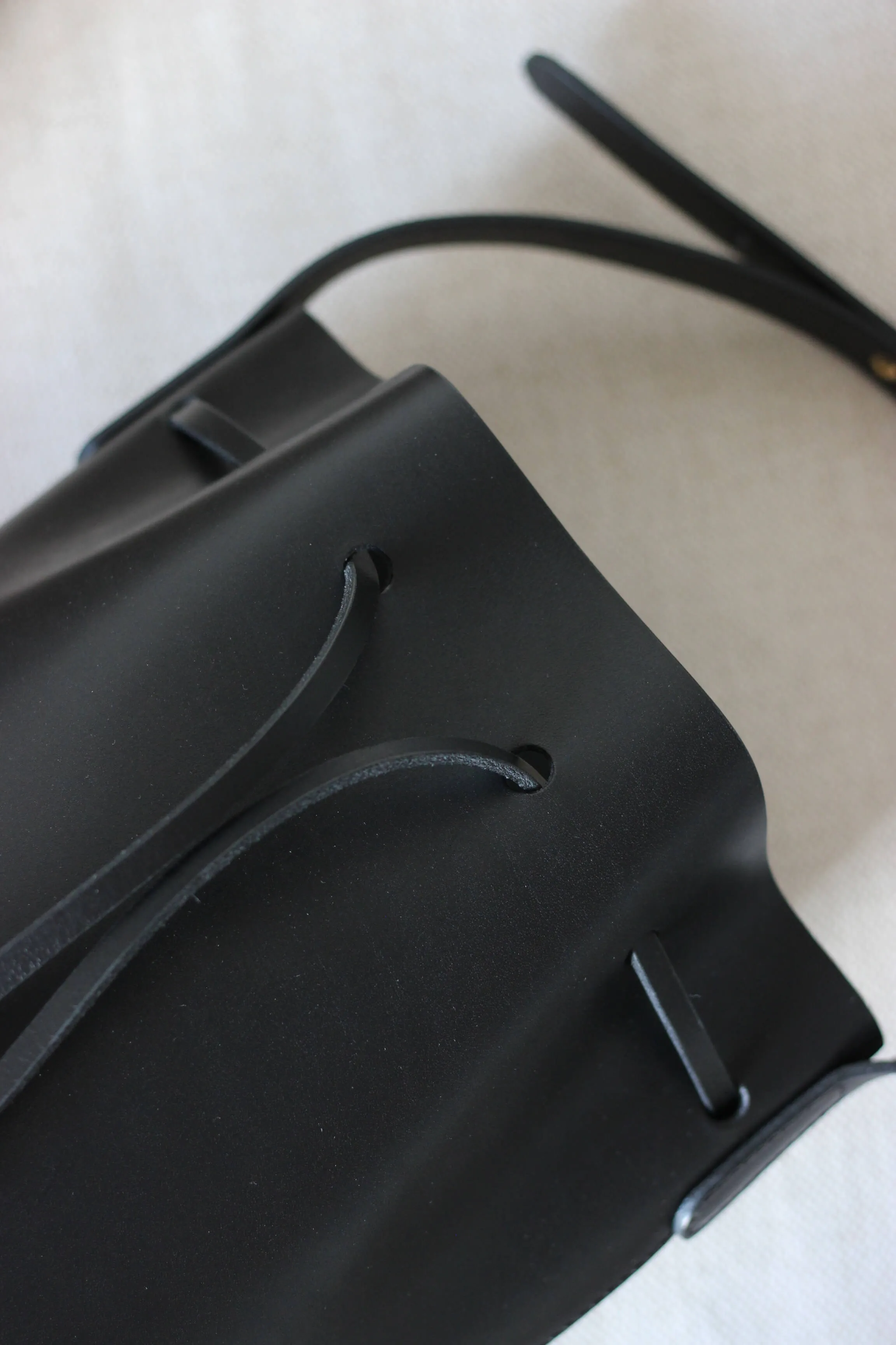 Leather bucket bag black