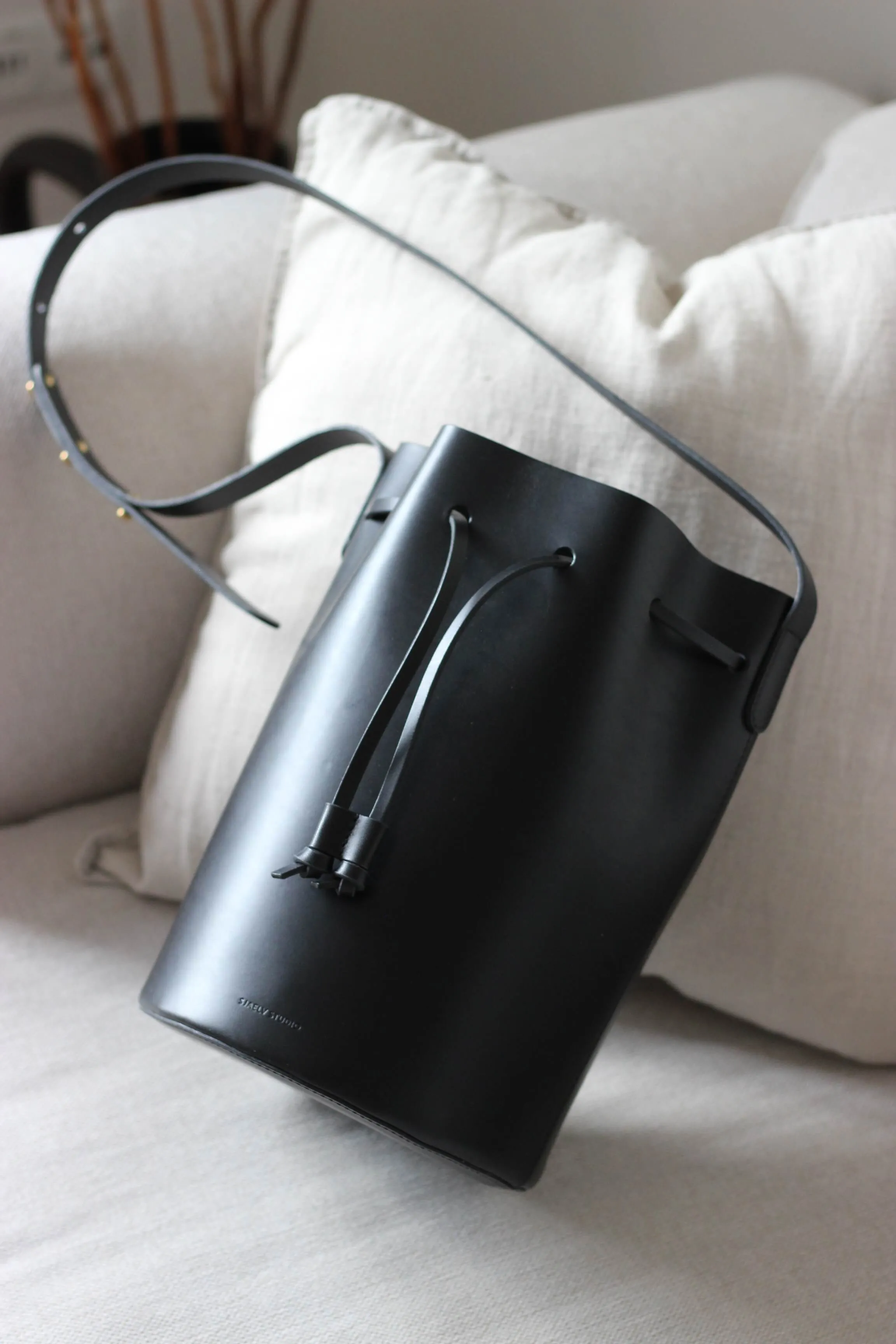Leather bucket bag black