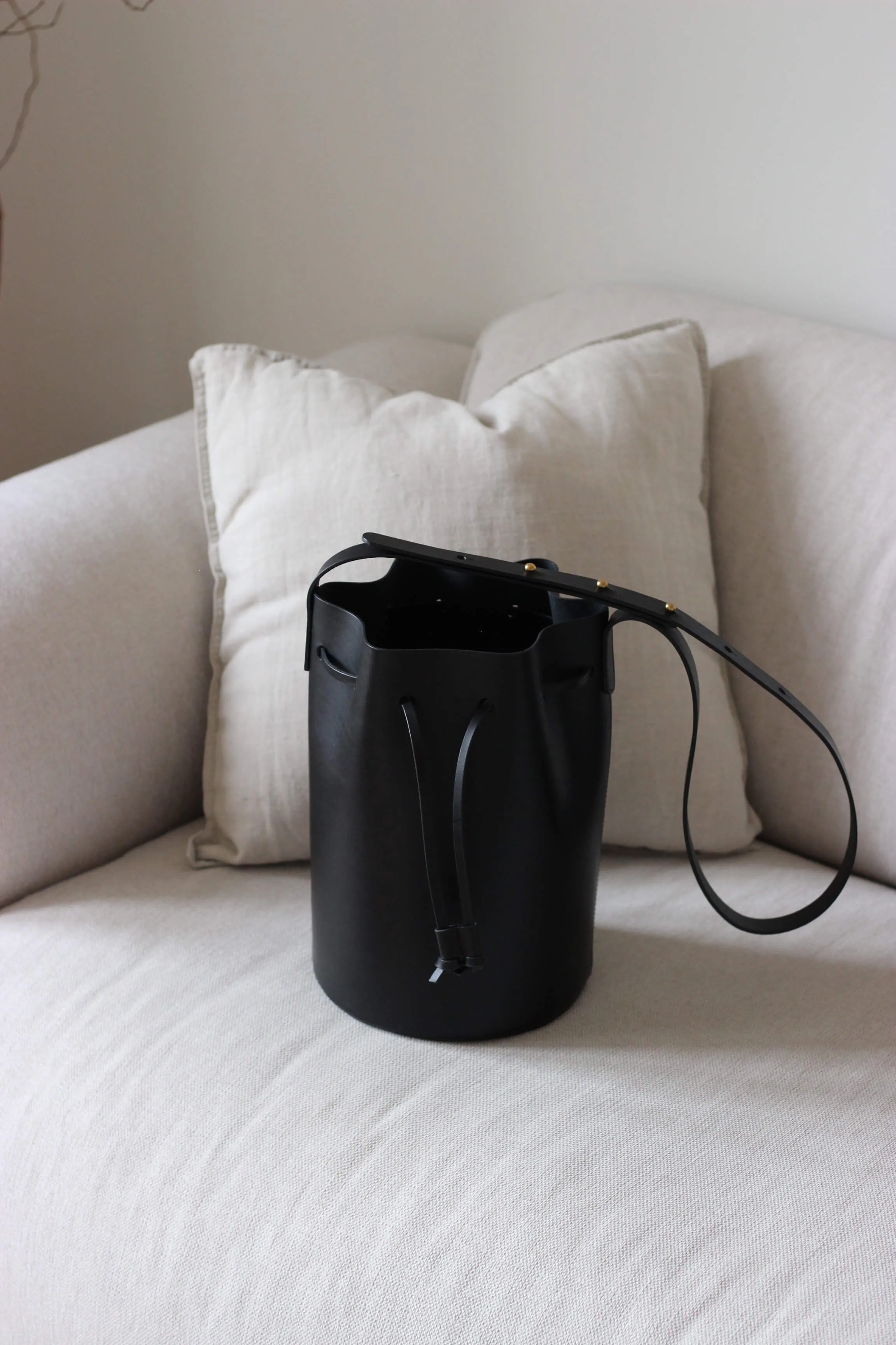 Leather bucket bag black