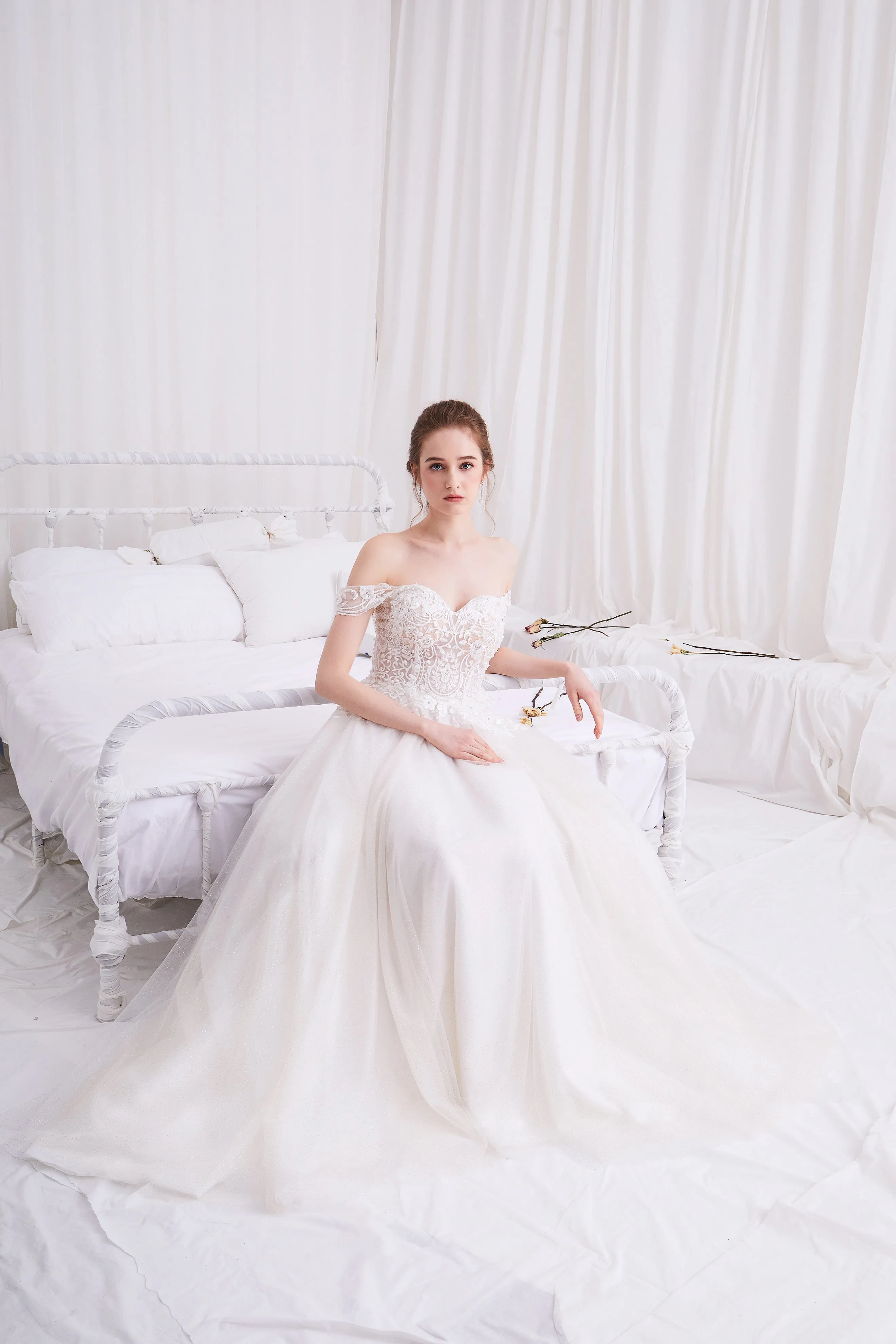 Lyra - Selena Huan off-the-shoulder Italy Sequin Embroidery lace glowing A-line gown