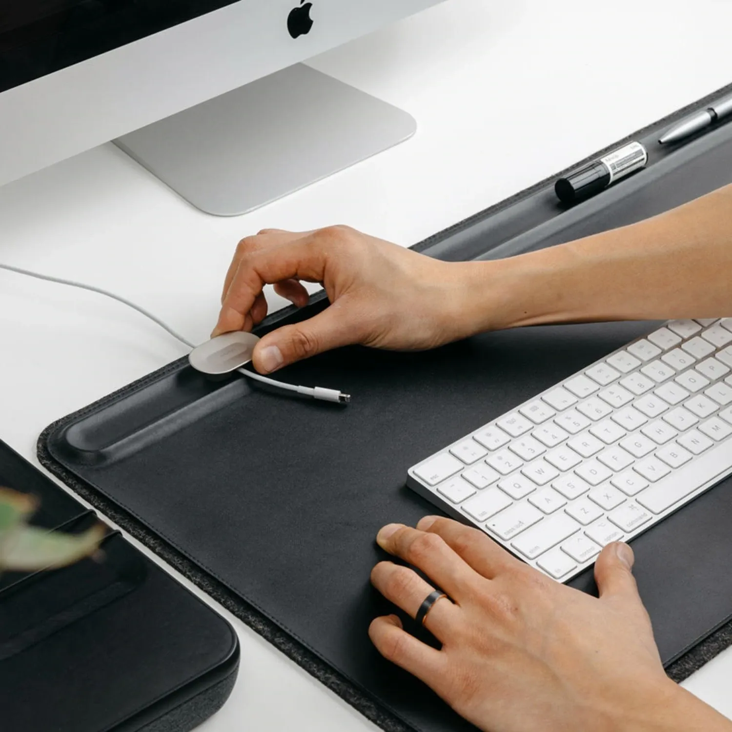 orbitkey | desk mat | black medium